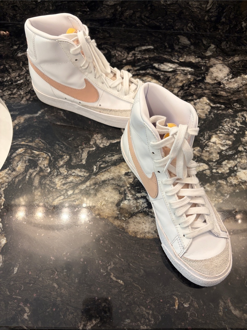 Nike Blazer Mid ‘77 Vintage Summit White Pink